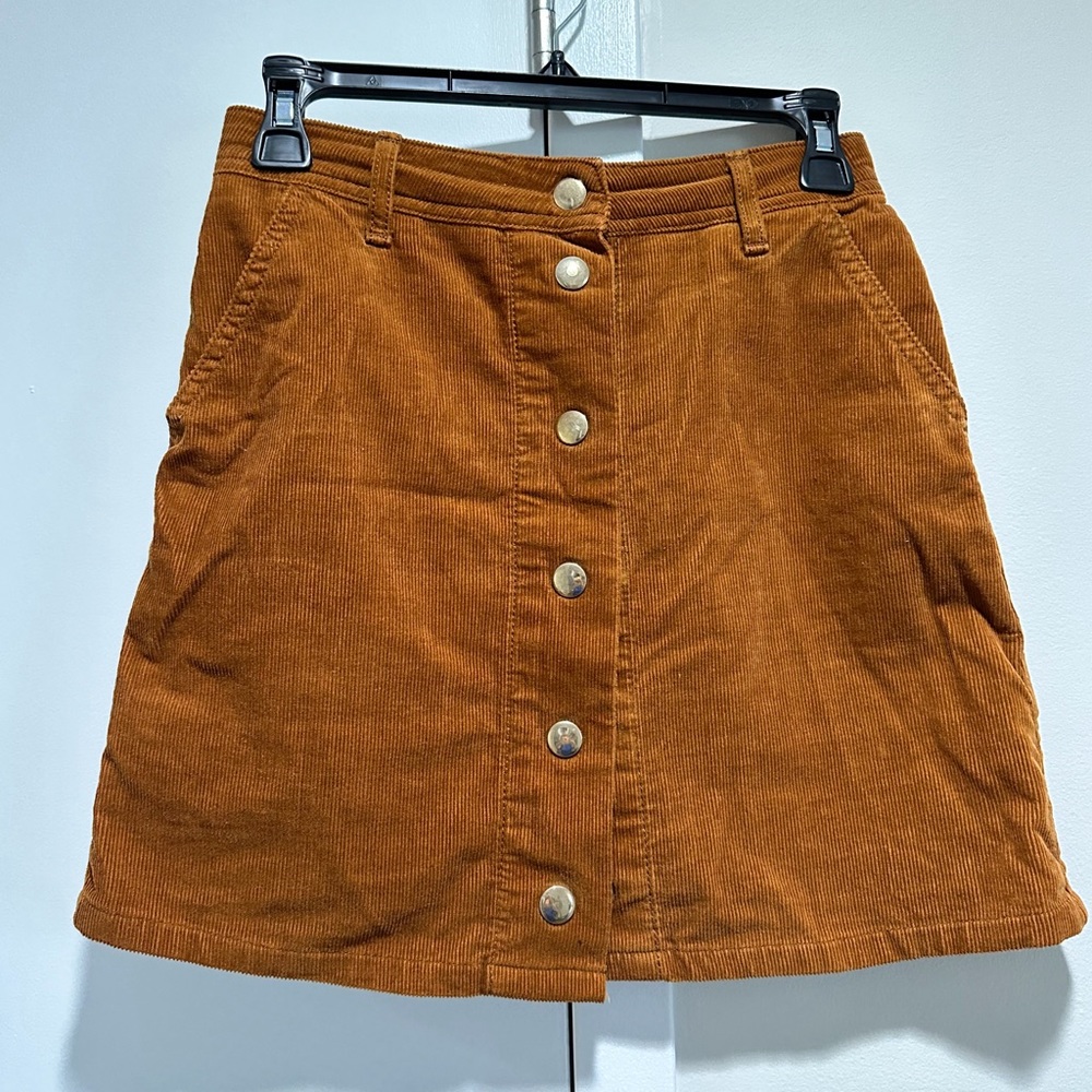 Brown corduory skirt with gold buttons